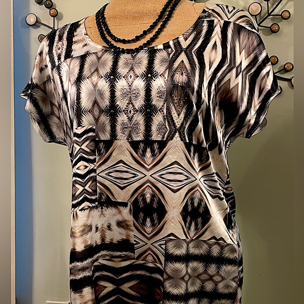 ❤️ Cream Tan Black Gray Women’s Tribal Feather Print Pattern Studded Top Blouse